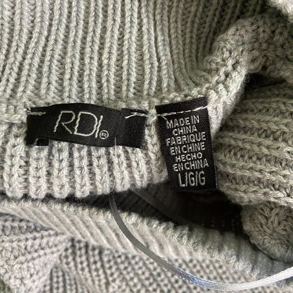NWT RDI Grey‎ Beige Beach Turtle Neck Sweater - Picture 6 of 8